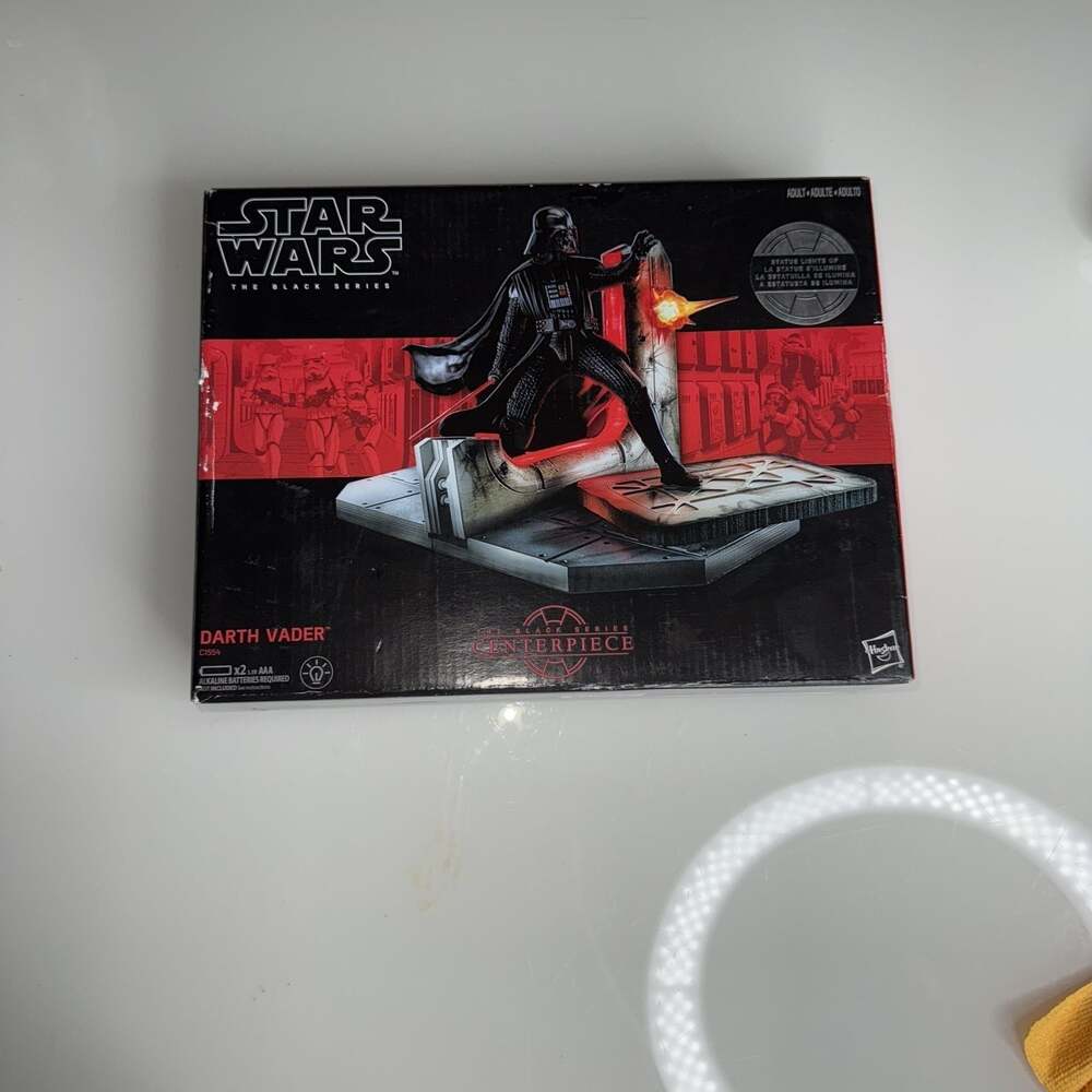 Star Wars The Black Series Centerpiece Darth Vader Lights Up